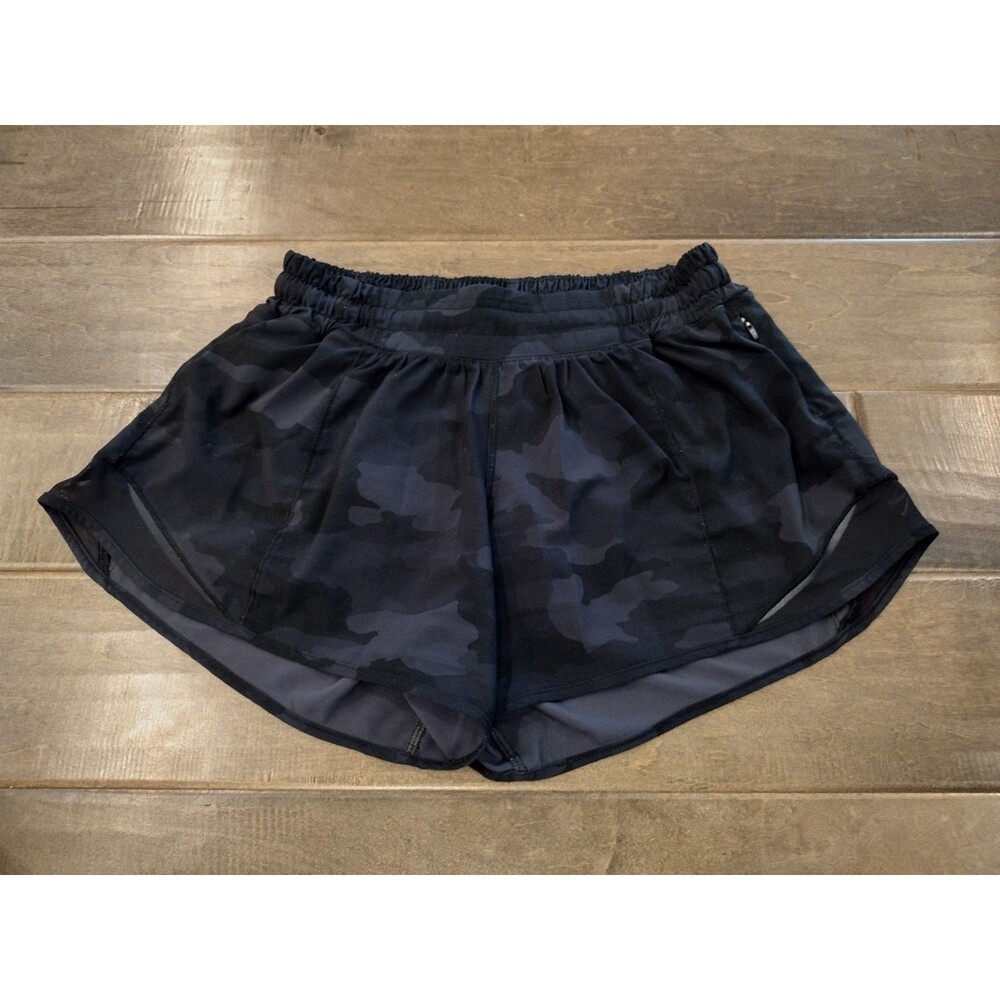 LULULEMON Women's Hotty Hot black Camo 4" athletic shorts - size 6 EUC